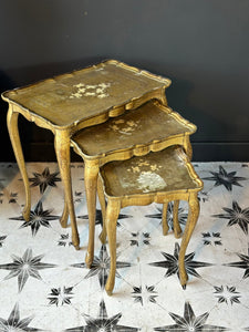 Italian Neoclassical 1950’s Original Giltwood Tables Nest Set. Rare Unrestored Condition - French General Trading